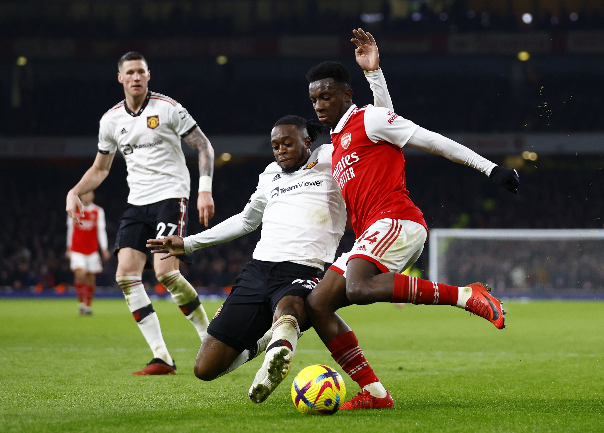 Ngược d&ograve;ng hạ Man United, Arsenal khẳng định sức mạnh số 1 nước Anh - Ảnh 4.