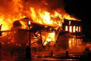 Em tưới xăng đốt nhà anh trai ngày mùng 1 Tết