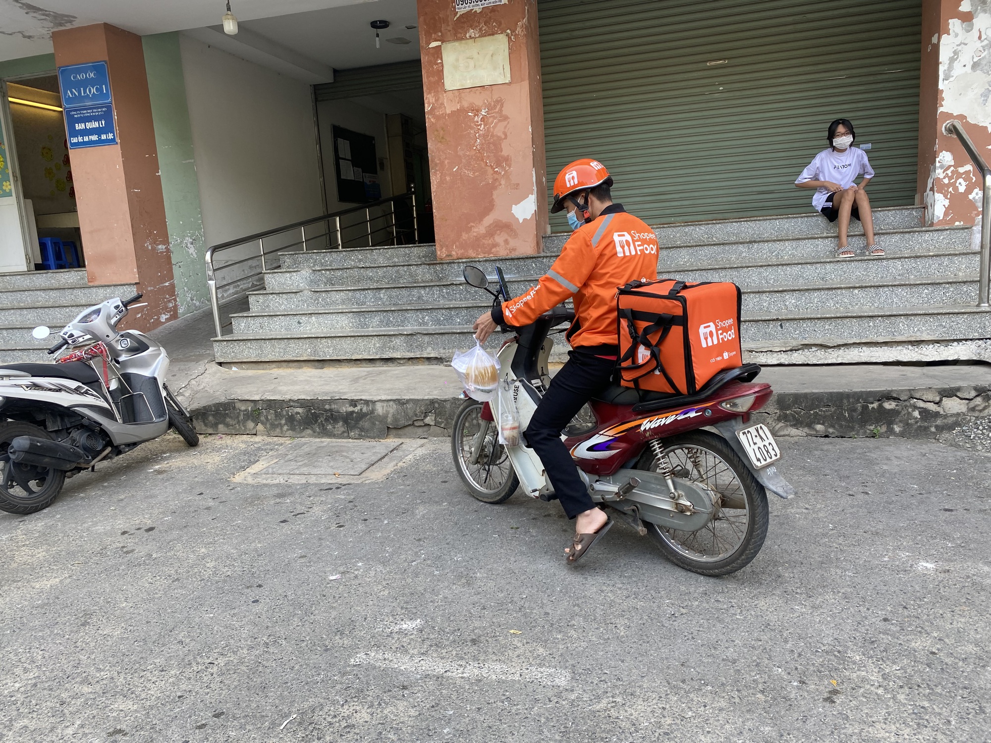 T&agrave;i xế xe c&ocirc;ng nghệ, đặt đồ ăn &ldquo;nổ đơn&rdquo; li&ecirc;n tục, kiếm bạc triệu ng&agrave;y Tết - Ảnh 1.