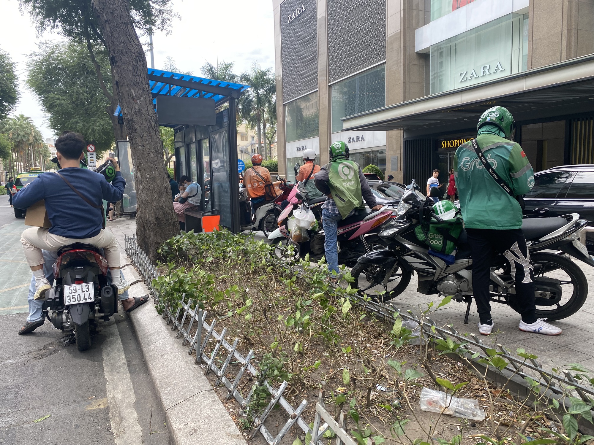 T&agrave;i xế xe c&ocirc;ng nghệ, đặt đồ ăn &ldquo;nổ đơn&rdquo; li&ecirc;n tục, kiếm bạc triệu ng&agrave;y Tết - Ảnh 2.
