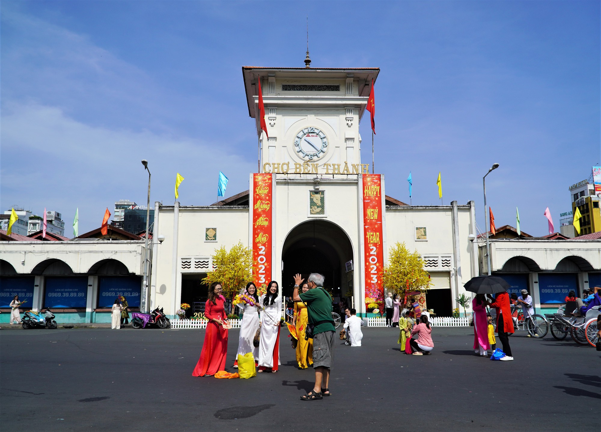 TP HCM nhộn nhịp du xuân ngày mùng 2 Tết - Ảnh 5.