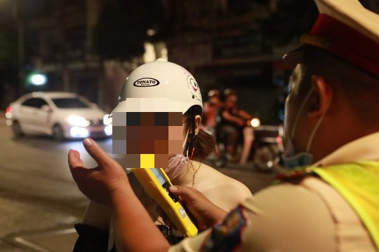 “Dở khóc dở cười" chuyện tài xế "có men"