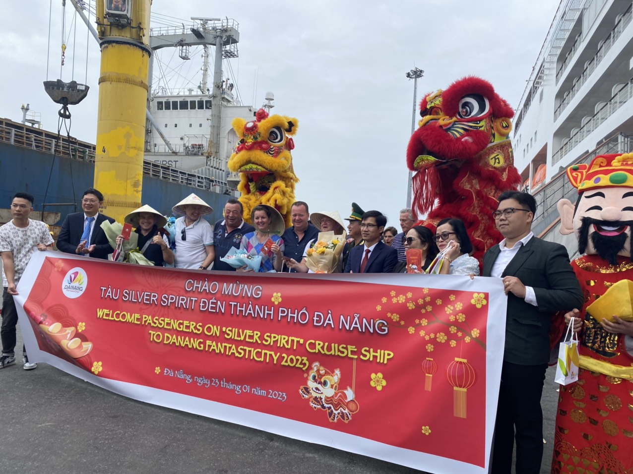 Hơn 400 khách châu Âu, Mỹ "xông đất" Đà Nẵng bằng đường biển