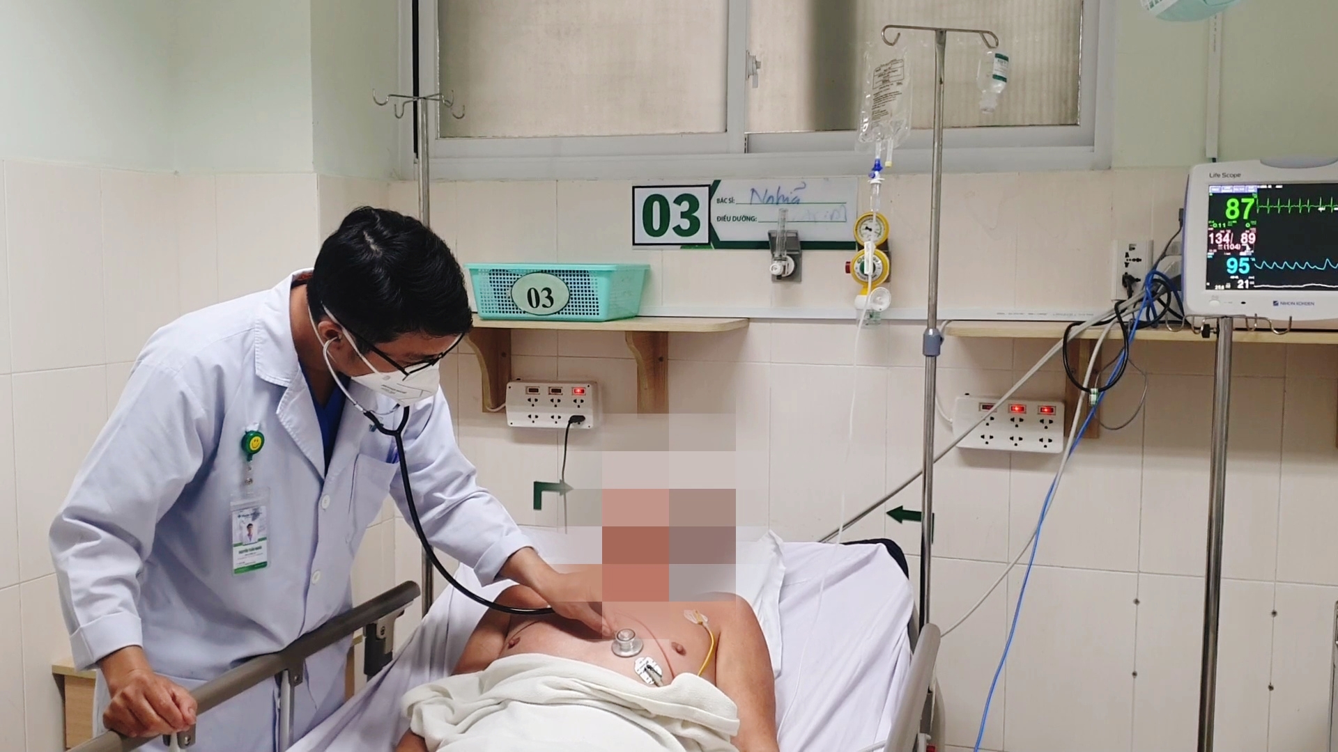 Cứu sống người đàn ông nước ngoài ngưng tim, ngưng thở