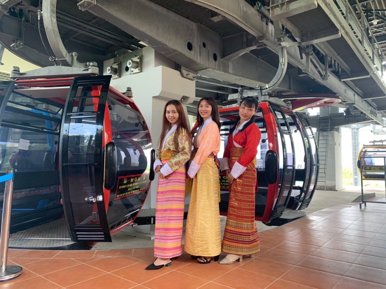Mùng 3 Tết, Cáp treo Núi Sam thu hút hàng ngàn du khách - Ảnh 2.