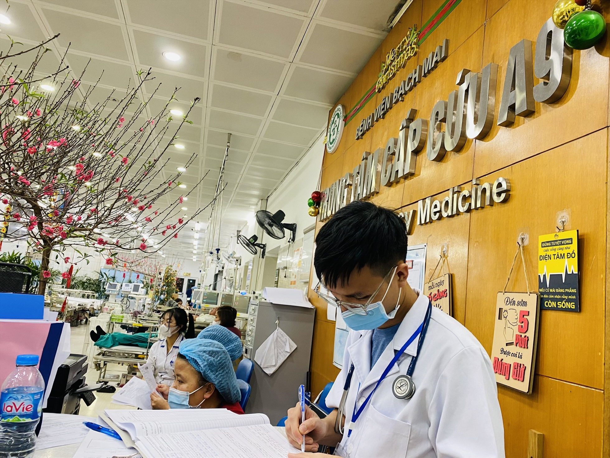 4 ngày nghỉ Tết, gần 2.000 ca khám, cấp cứu do đánh nhau - Ảnh 1.