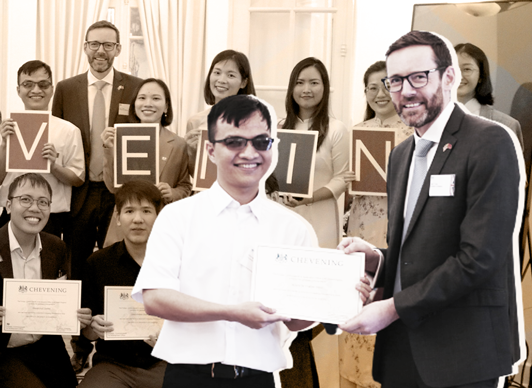 Từ cậu bé suýt bị "đuổi học" đến học giả Chevening