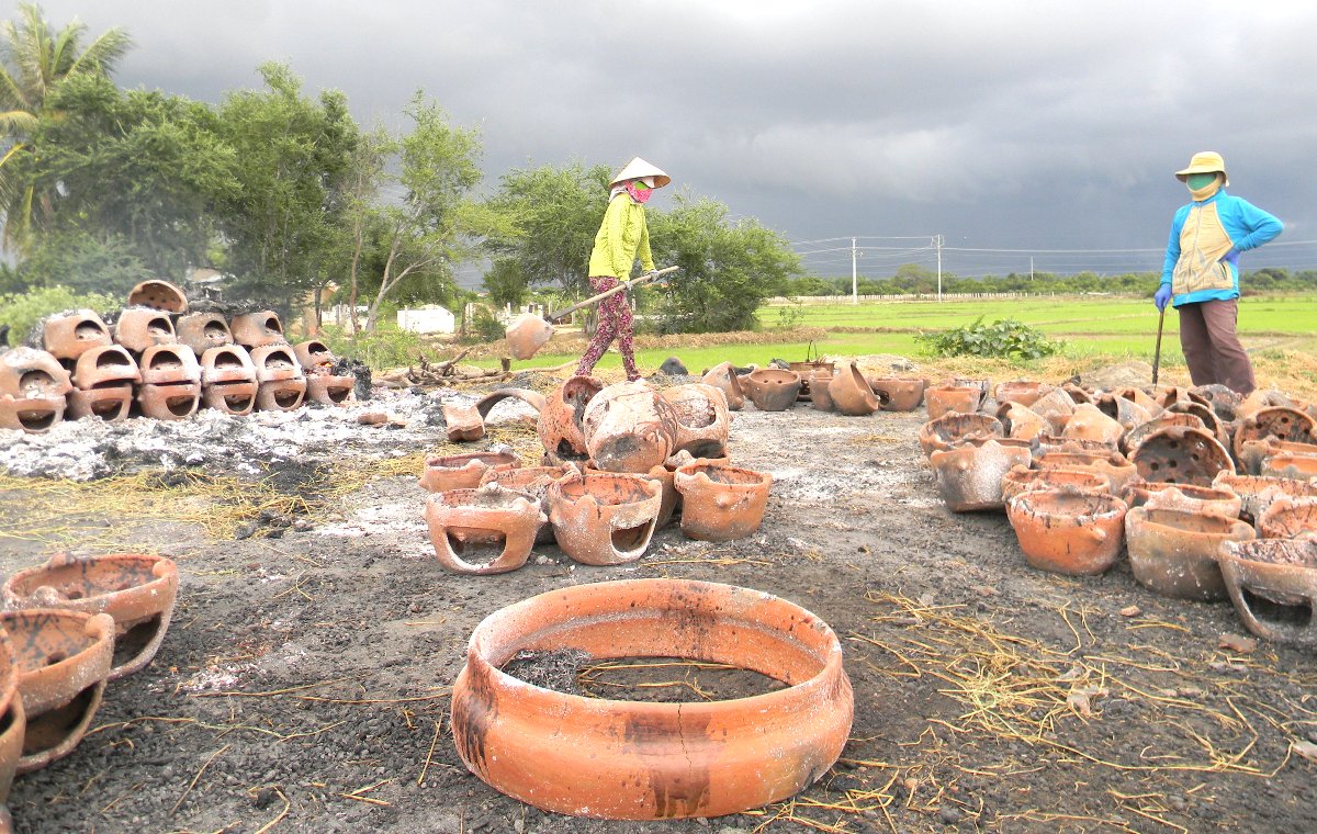 Sắc m&agrave;u gốm Chăm - Ảnh 5.