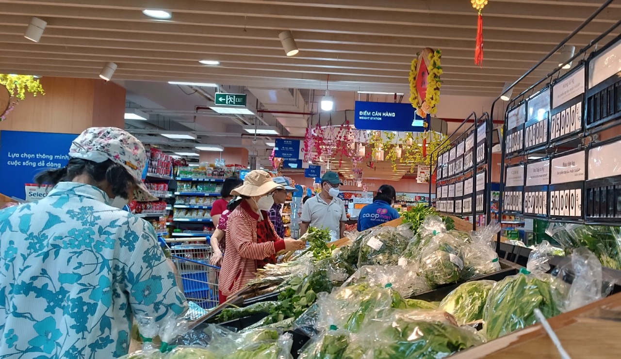 Rau xanh, c&aacute;, t&ocirc;m đắt h&agrave;ng v&igrave; chống ng&aacute;n ng&agrave;y Tết - Ảnh 6.