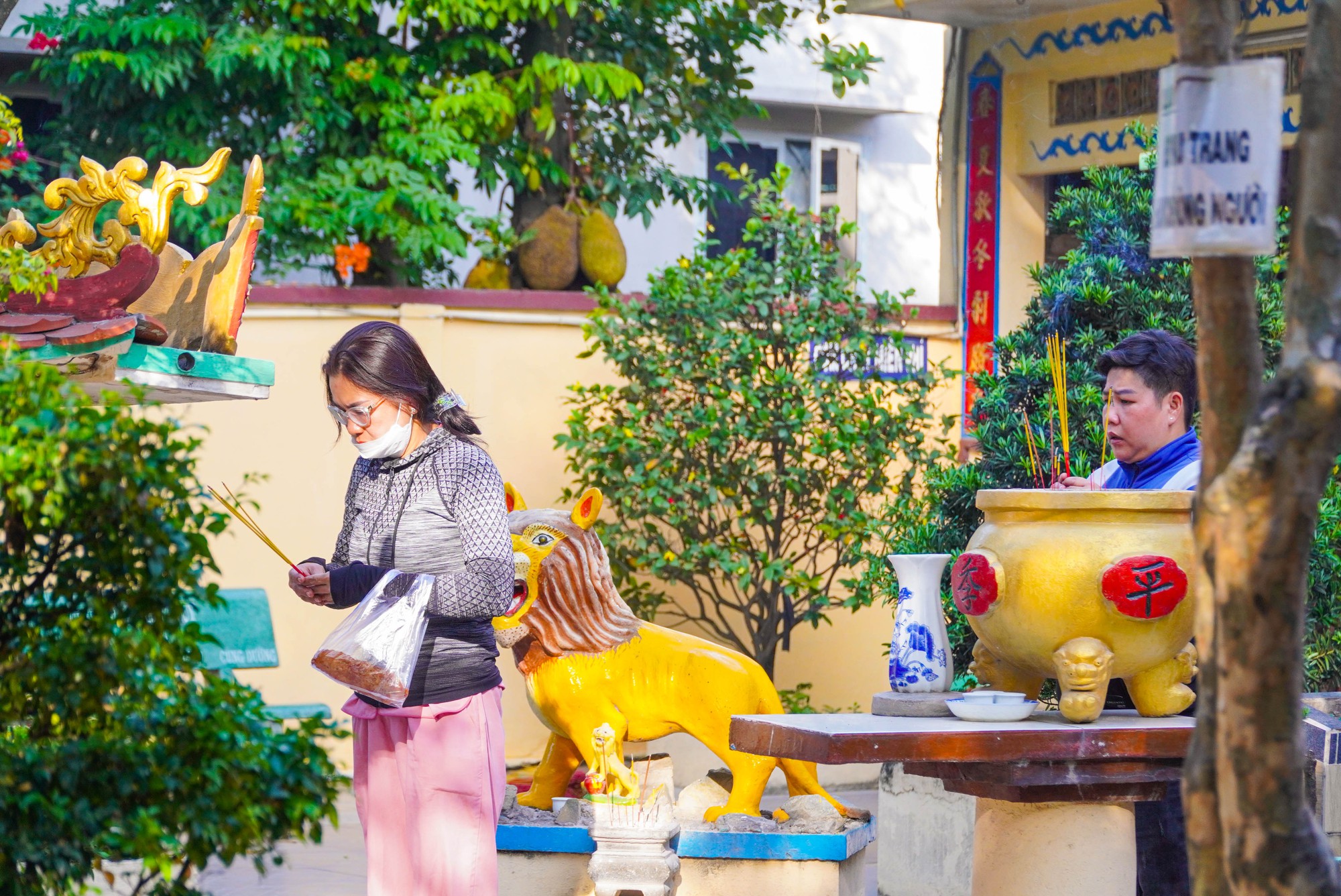 Bí ẩn dòng nước thiêng phun từ lòng đất - Ảnh 2.
