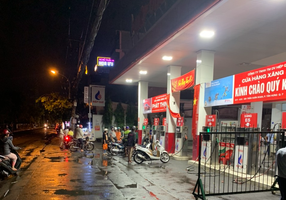 Một số cây xăng ở TP HCM tạm đóng cửa do gặp khó khăn về tài chính