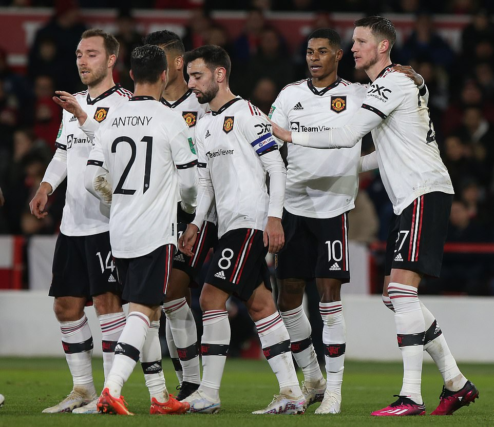 Thắng đậm Nottingham Forest, Man United cầm chắc v&eacute; chung kết League Cup - Ảnh 7.