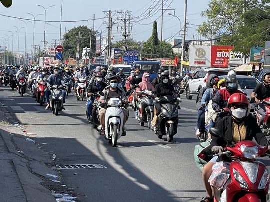 Hình ảnh không đẹp trên cao tốc TP HCM – Trung Lương - Ảnh 5.