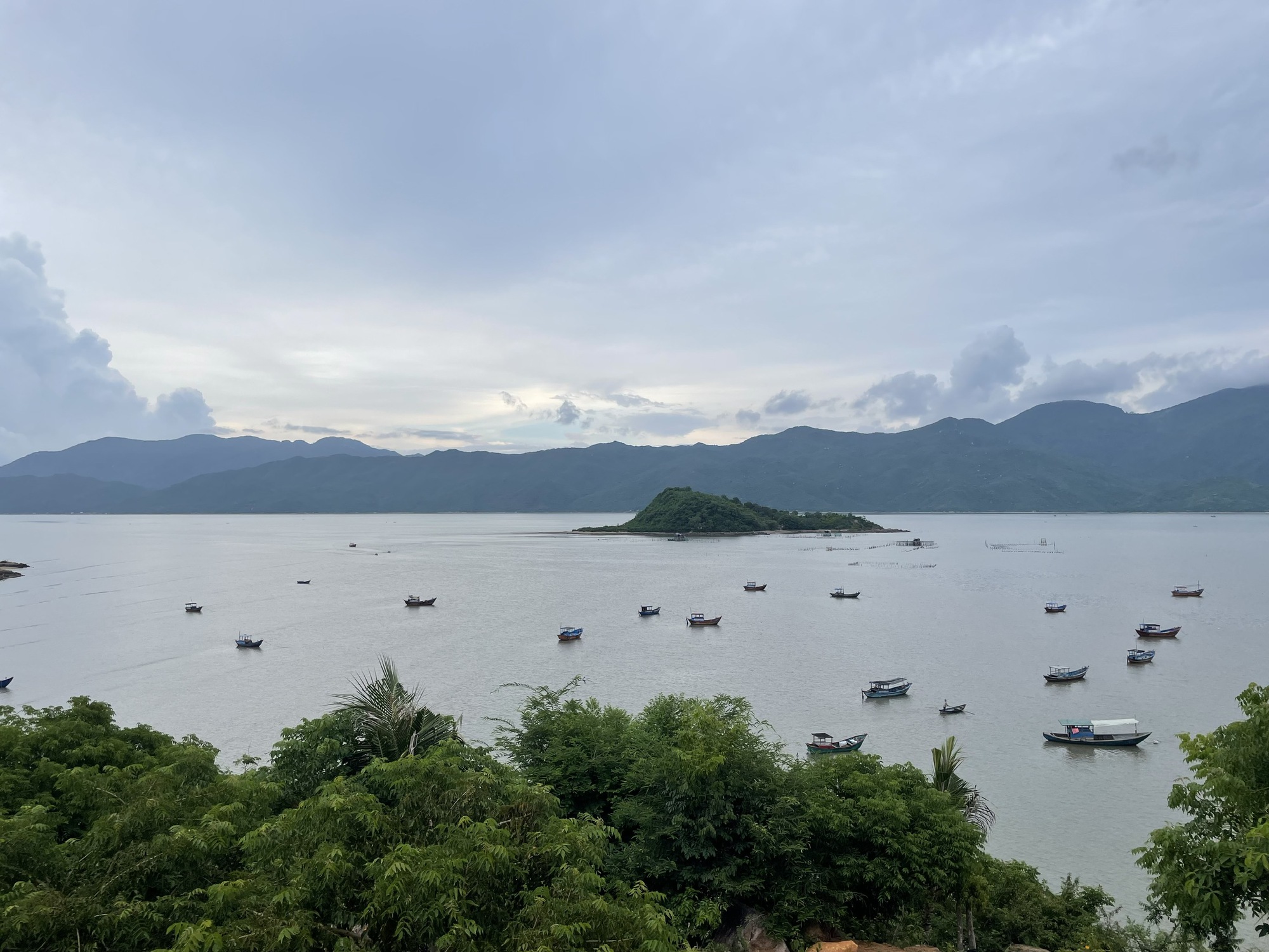 Trả lại tên cho vịnh Nha Phu - Ảnh 1.