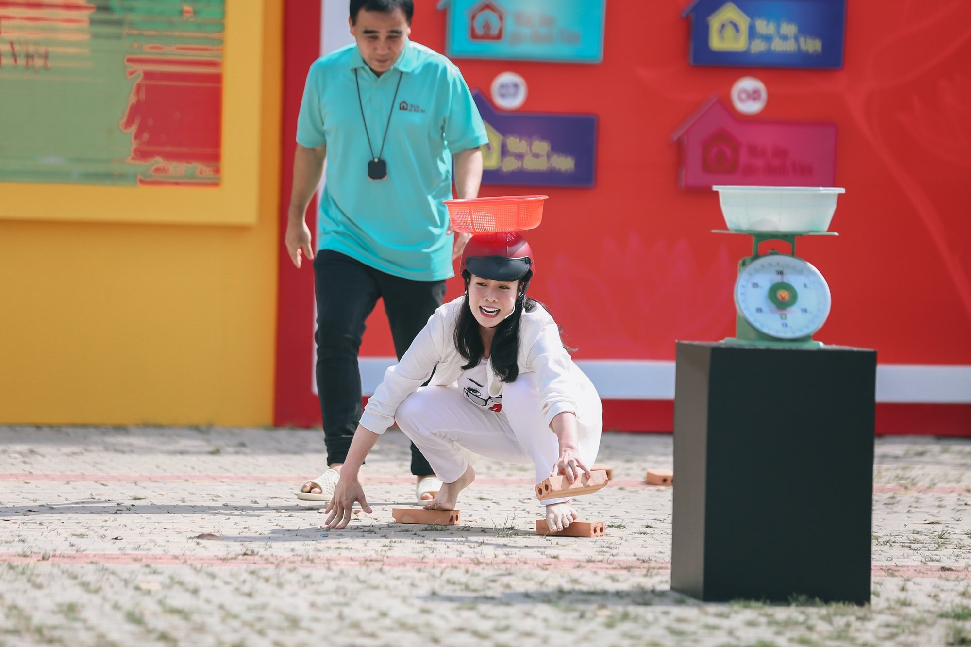 Thu Trang chơi bất chấp hình tượng, Nhật Kim Anh vượt qua nỗi sợ - Ảnh 3.
