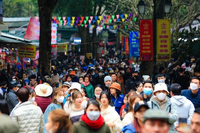 Khách du lịch tăng nhưng chi tiêu lại giảm trong dịp Tết Nguyên đán Quý Mão 2023