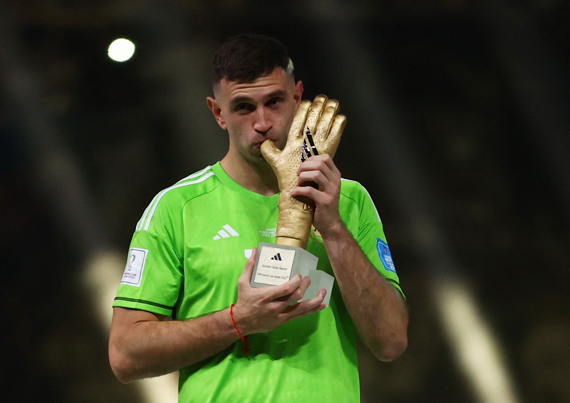 Emiliano Martinez: Từ kẻ bỏ đi ở Arsenal đến nh&agrave; v&ocirc; địch thế giới - Ảnh 9.