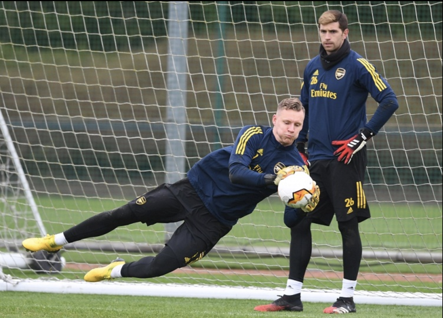 Emiliano Martinez: Từ kẻ bỏ đi ở Arsenal đến nh&agrave; v&ocirc; địch thế giới - Ảnh 2.