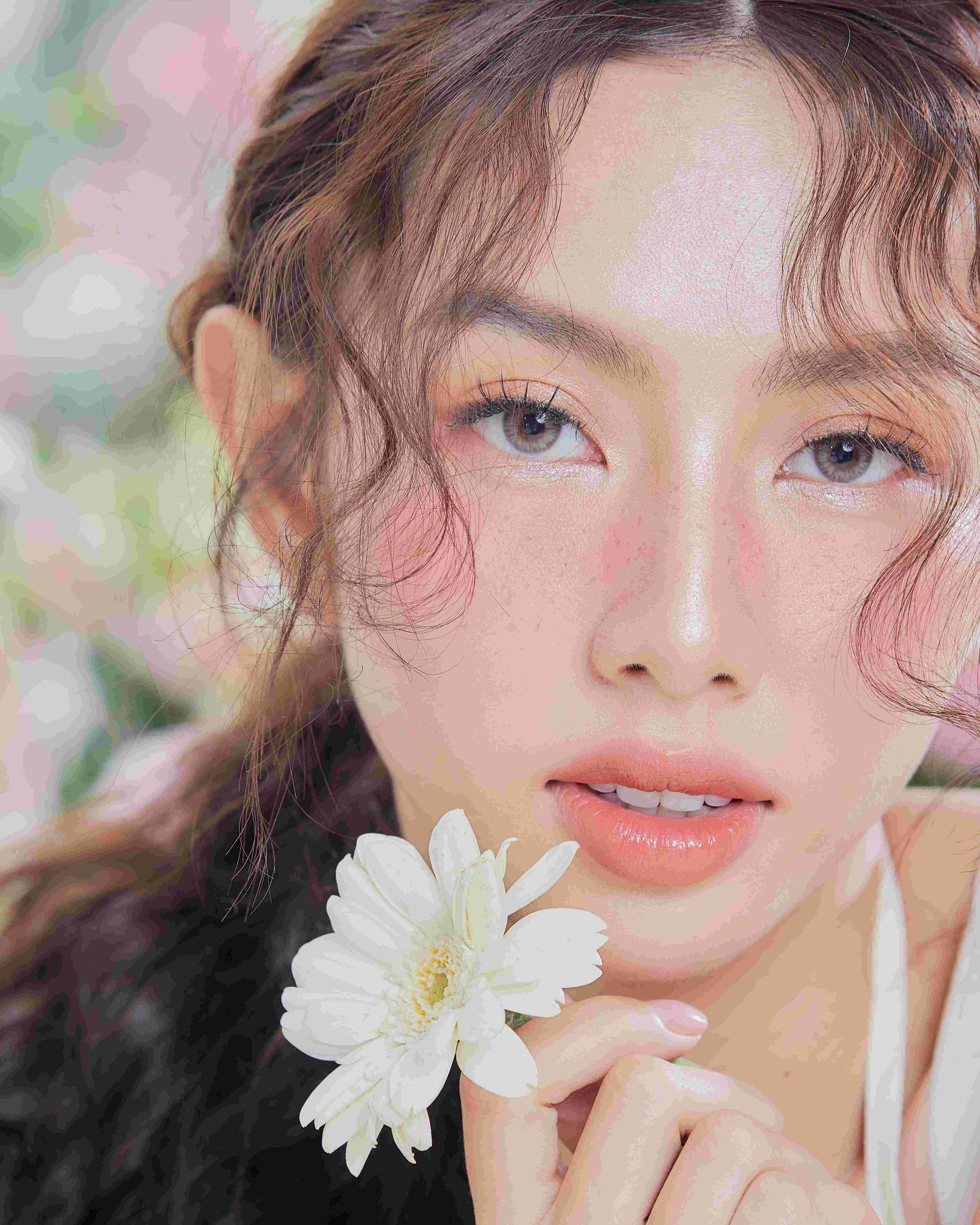 Thùy Tiên khoe trọn vẻ đẹp, dân mạng sốt hầm hập - Ảnh 4.