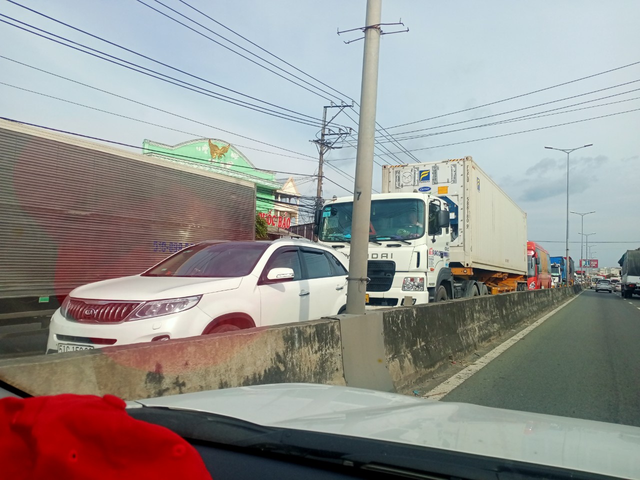 H&agrave;ng ngh&igrave;n người từ miền T&acirc;y đổ về TP HCM, kẹt cứng tại cầu Mỹ Thuận - Ảnh 3.