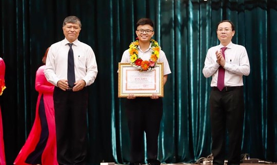 Nguyễn Việt Phong v&agrave; 5 giờ nghẹt thở thi Olympic h&oacute;a học quốc tế - Ảnh 2.