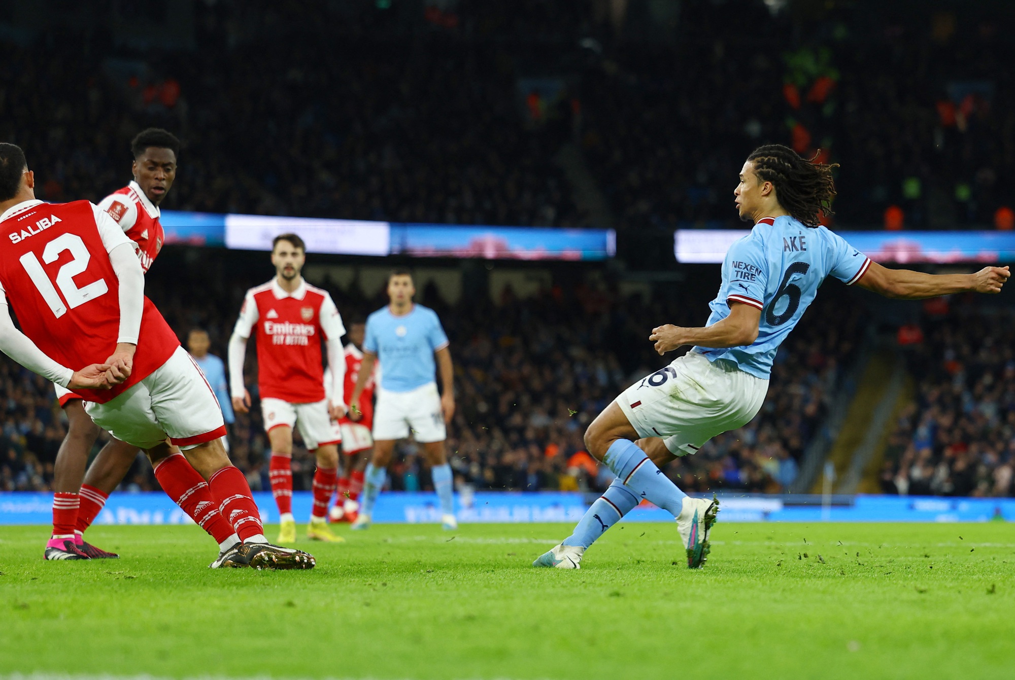 Hậu vệ lập c&ocirc;ng, Man City loại Arsenal ở v&ograve;ng 4 FA Cup - Ảnh 5.