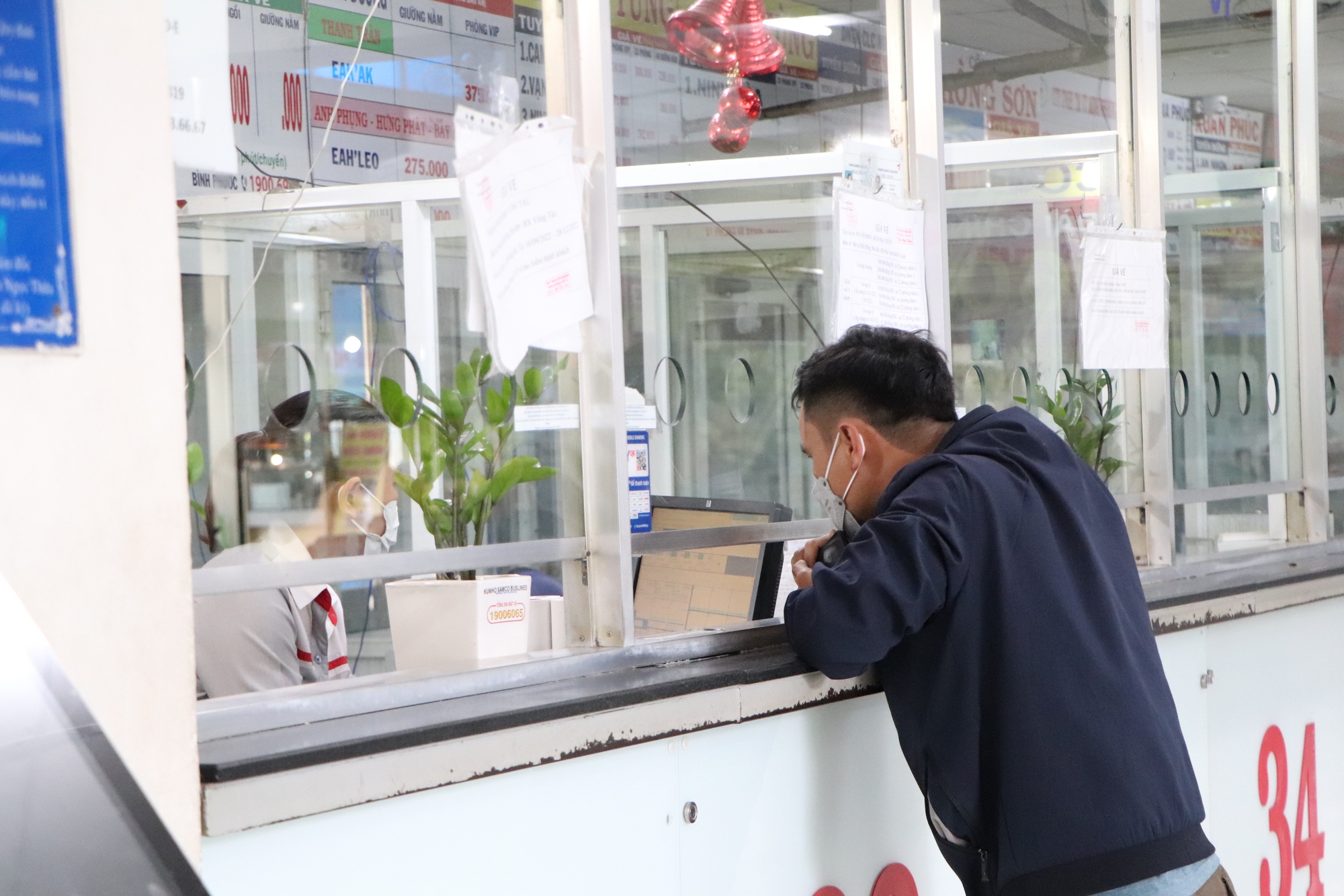 Bất ngờ hình ảnh 2 bến xe ở TP HCM - Ảnh 9.