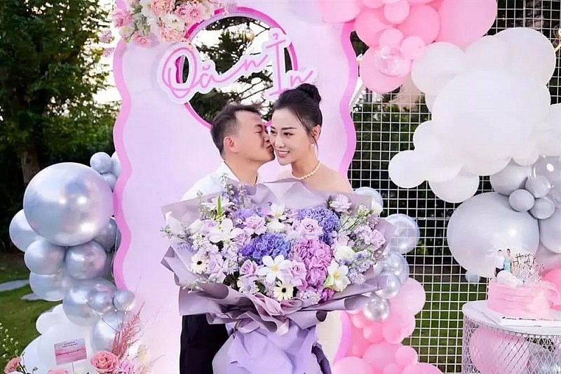 Phản ứng của Shark B&igrave;nh khi lộ ảnh về ra mắt gia đ&igrave;nh Phương Oanh - Ảnh 4.