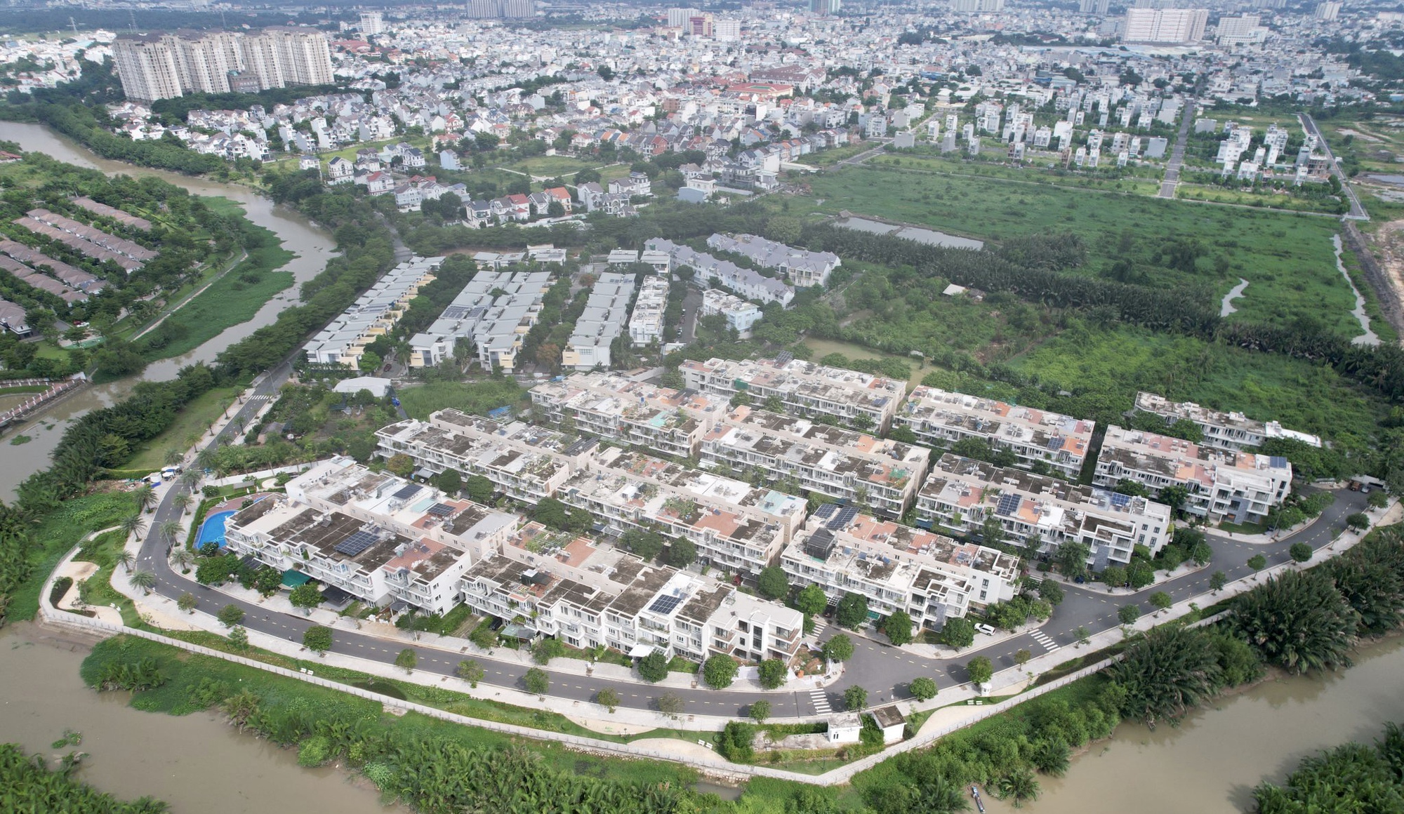 Năm khó của nhiều doanh nghiệp bất động sản - Ảnh 1.