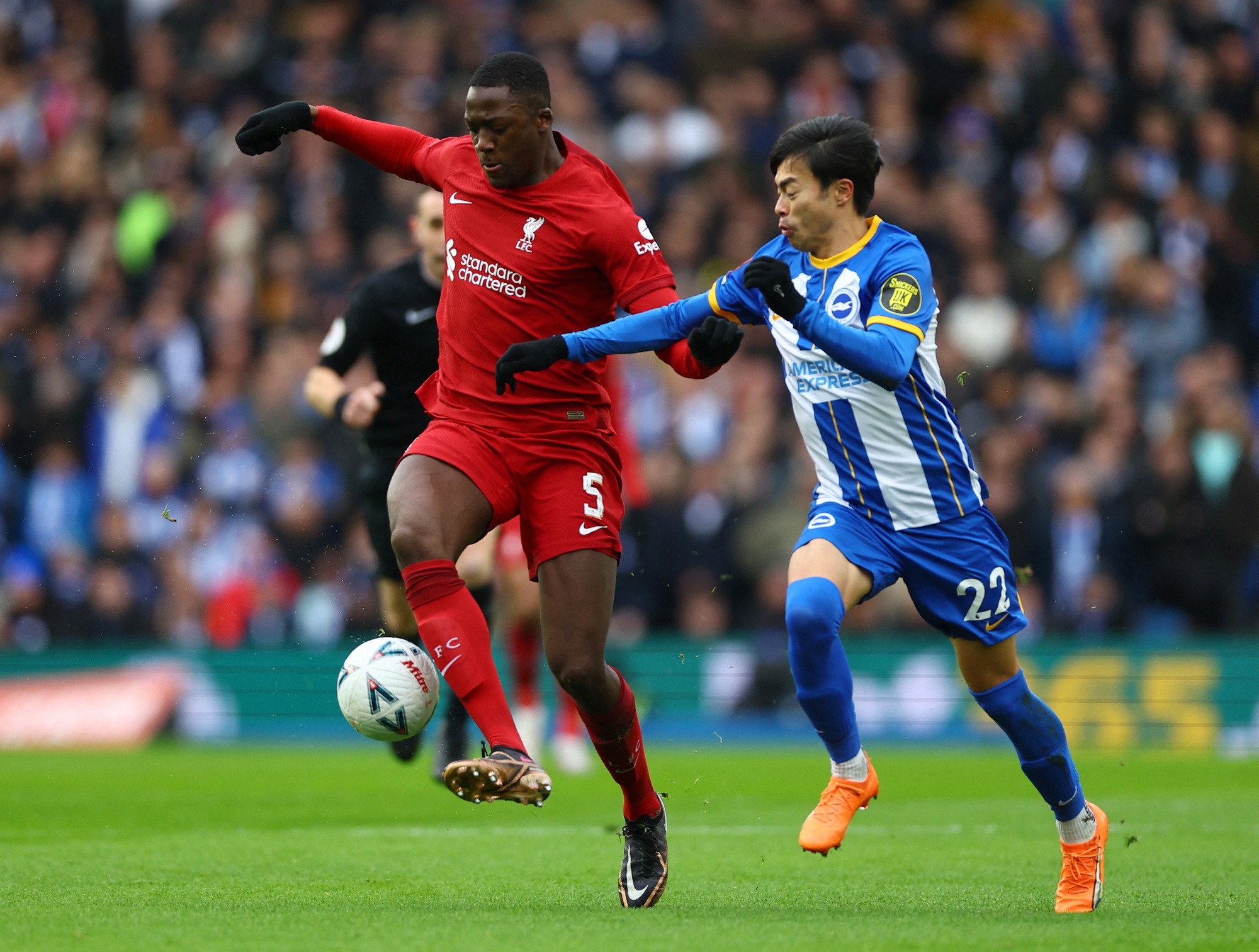 Sao Nhật Bản tỏa sáng, Brighton biến Liverpool thành cựu vương FA Cup