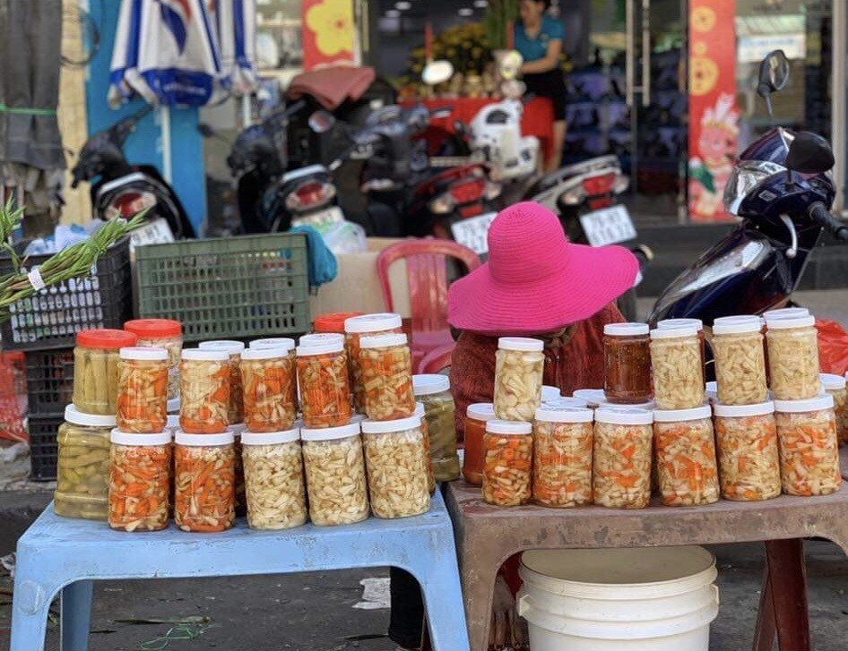 CUỘC THI VIẾT HƯƠNG VỊ TẾT: Nhớ nhắc m&aacute; l&agrave;m dưa kiệu ng&agrave;y Tết - Ảnh 2.