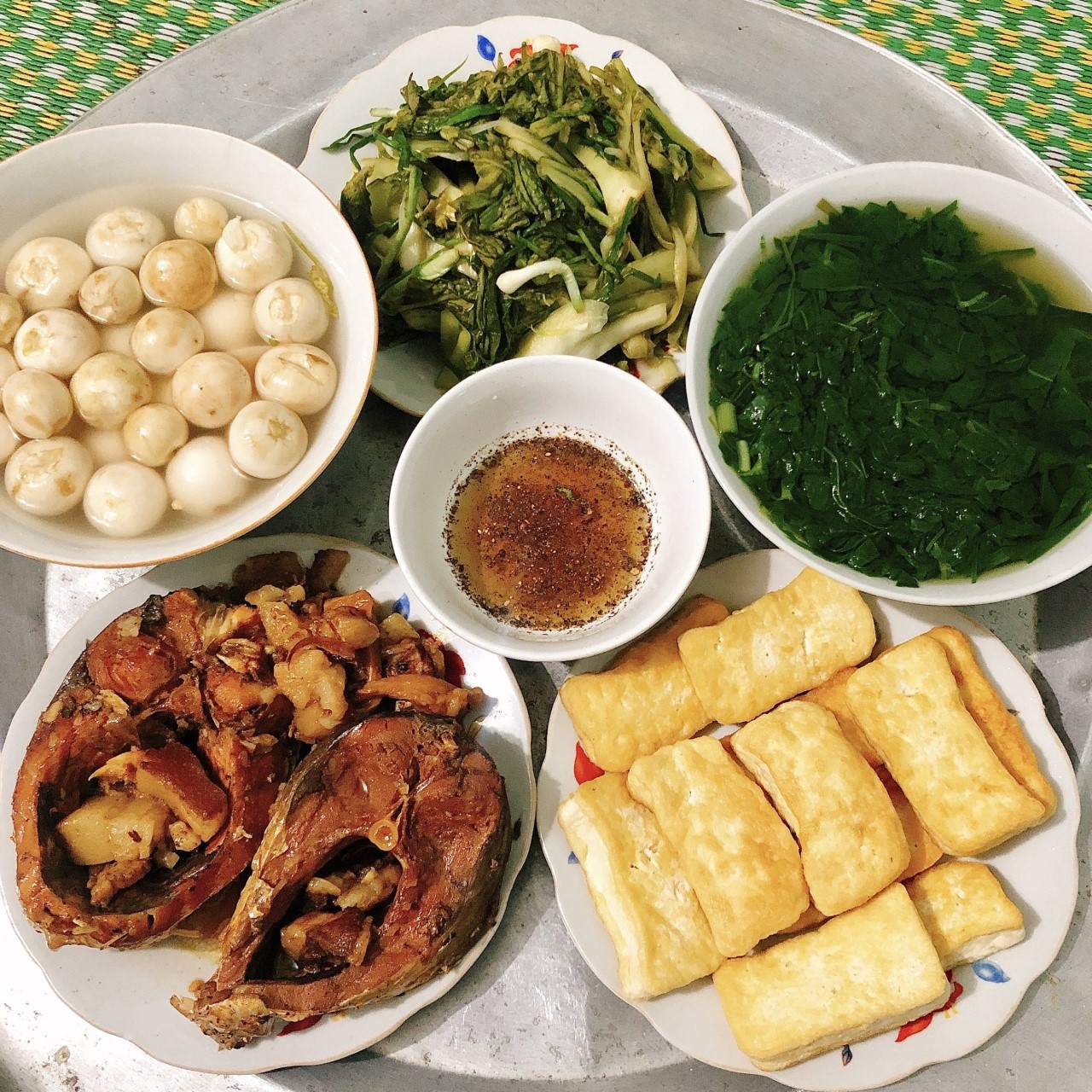 CUỘC THI VIẾT &ldquo;HƯƠNG VỊ TẾT&rdquo;: C&aacute; trắm kho riềng của chị chồng - Ảnh 3.