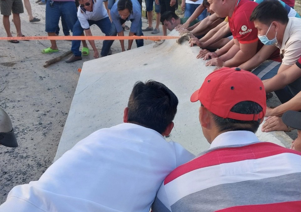 N&eacute; tắc đường, &ocirc; t&ocirc; tr&agrave;n v&agrave;o tuyến cao tốc Phan Thiết - Dầu Gi&acirc;y chưa thi c&ocirc;ng xong - Ảnh 2.