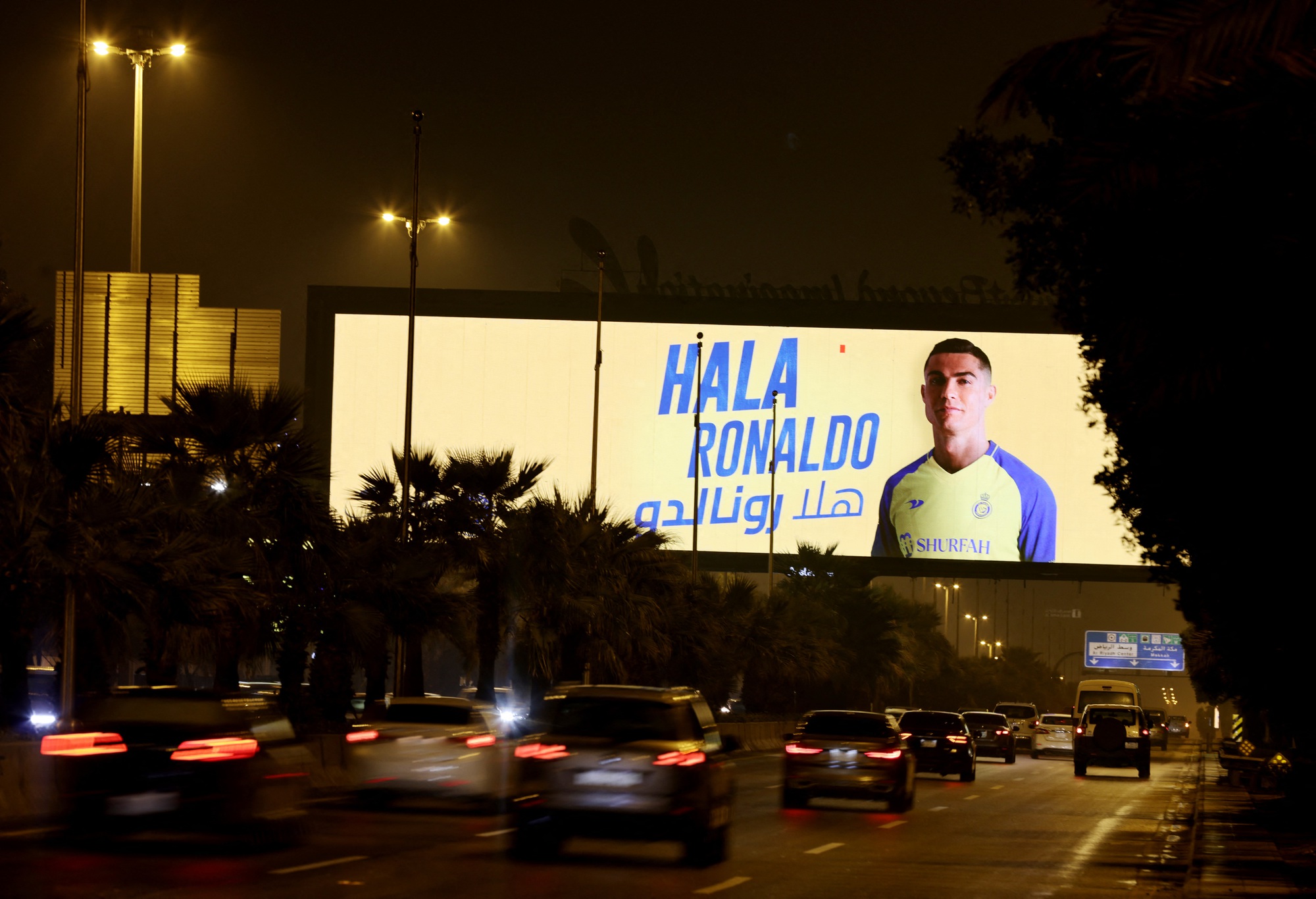 Ronaldo được ch&agrave;o đ&oacute;n nồng nhiệt tại Ả Rập Saudi - Ảnh 4.