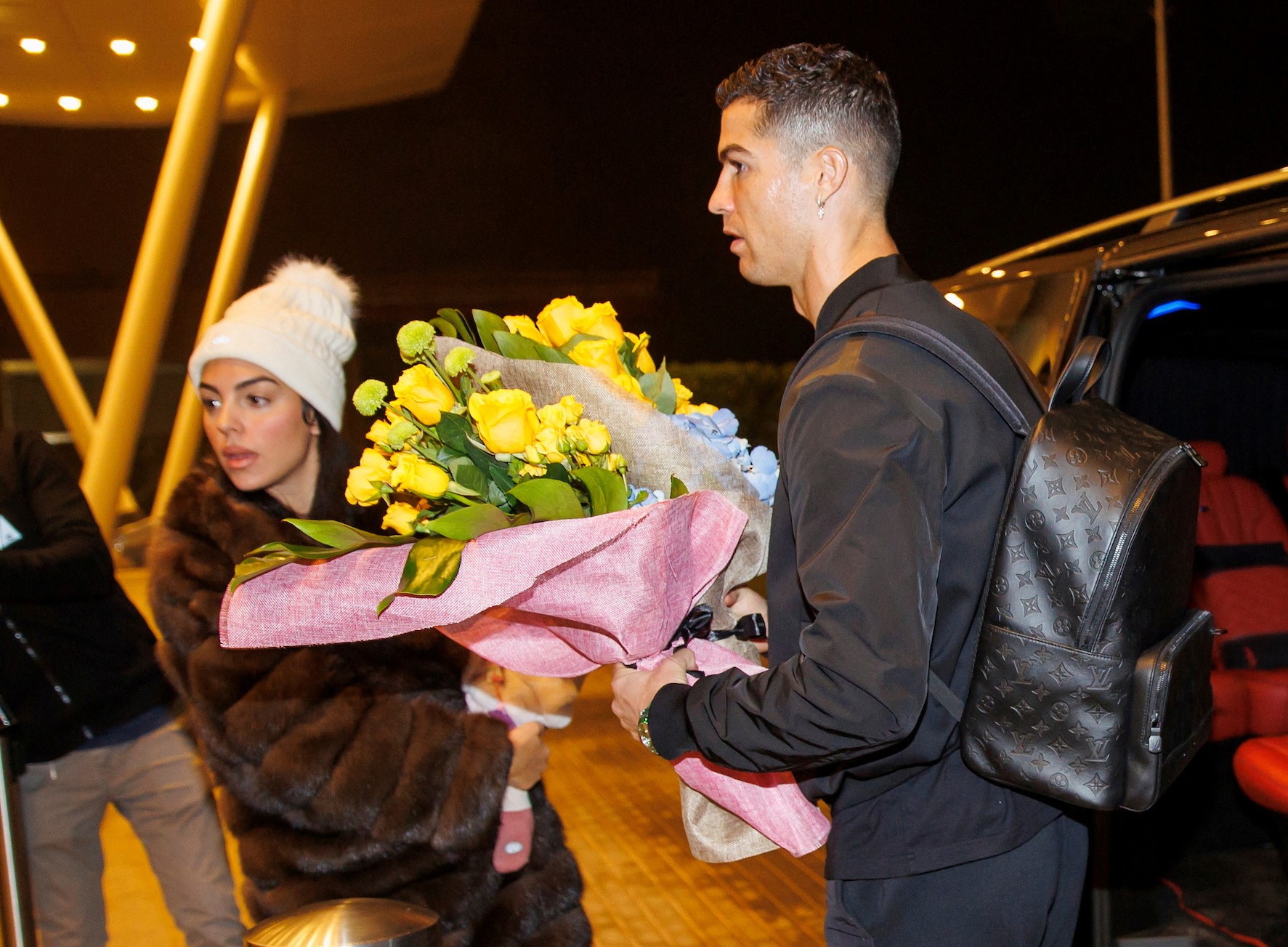 Ronaldo được ch&agrave;o đ&oacute;n nồng nhiệt tại Ả Rập Saudi - Ảnh 2.