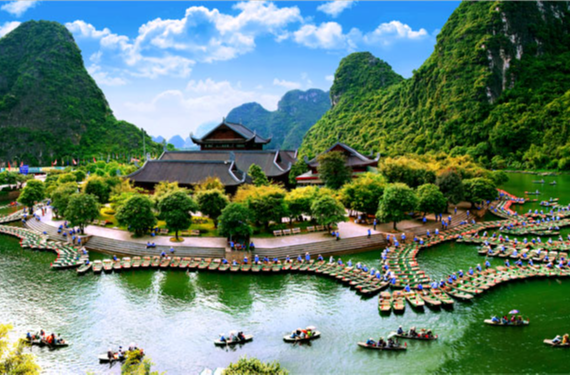 Ninh Bình đón lượng khách "khủng" trong 3 ngày Tết Dương lịch