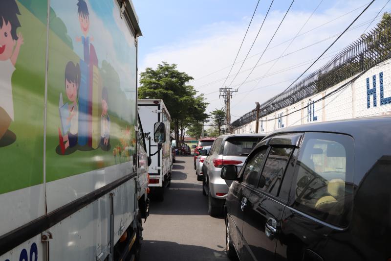 VIDEO: Siết đăng kiểm: “Cò" tan tác, trung tâm “bỏ chạy”