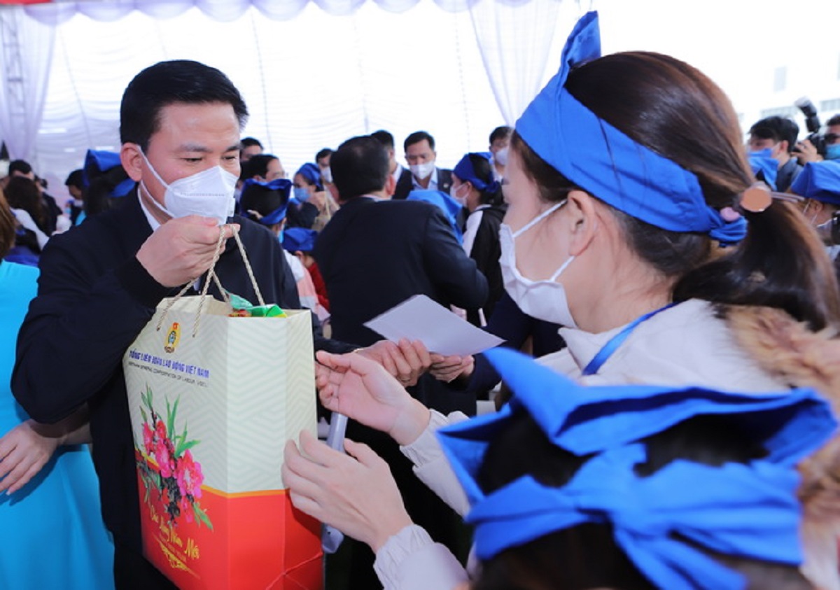 Tìm phương án phù hợp để giữ chân người lao động