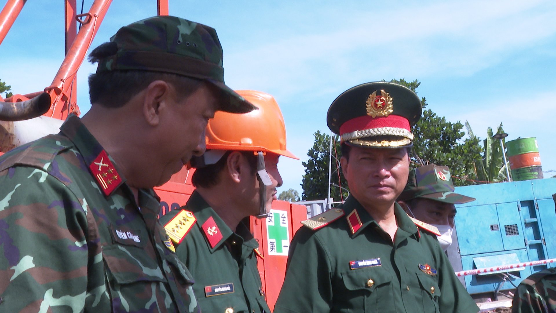 Thông tin mới nhất liên quan việc bé trai lọt vào trụ bê-tông sâu 35m