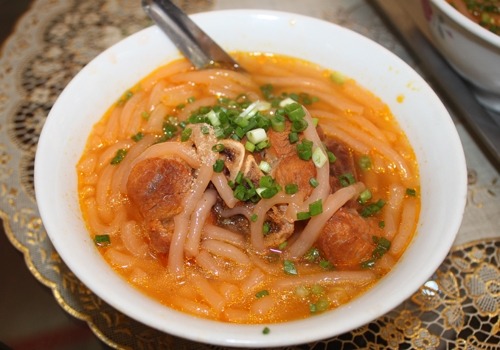 Những món bánh canh đặc trưng miền Tây Nam Bộ và TP HCM - Ảnh 2.