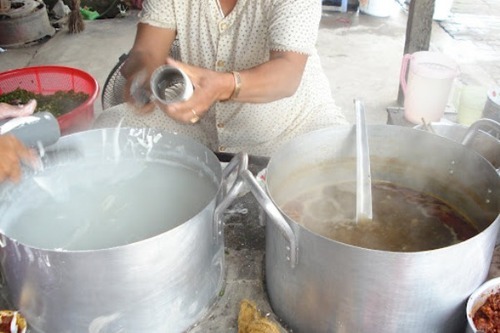 Những món bánh canh đặc trưng miền Tây Nam Bộ và TP HCM - Ảnh 3.