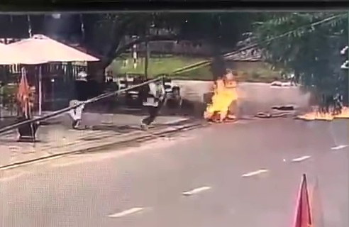Mẹ chồng cùng con dâu đánh ghen bằng xăng khiến cô gái bỏng nặng