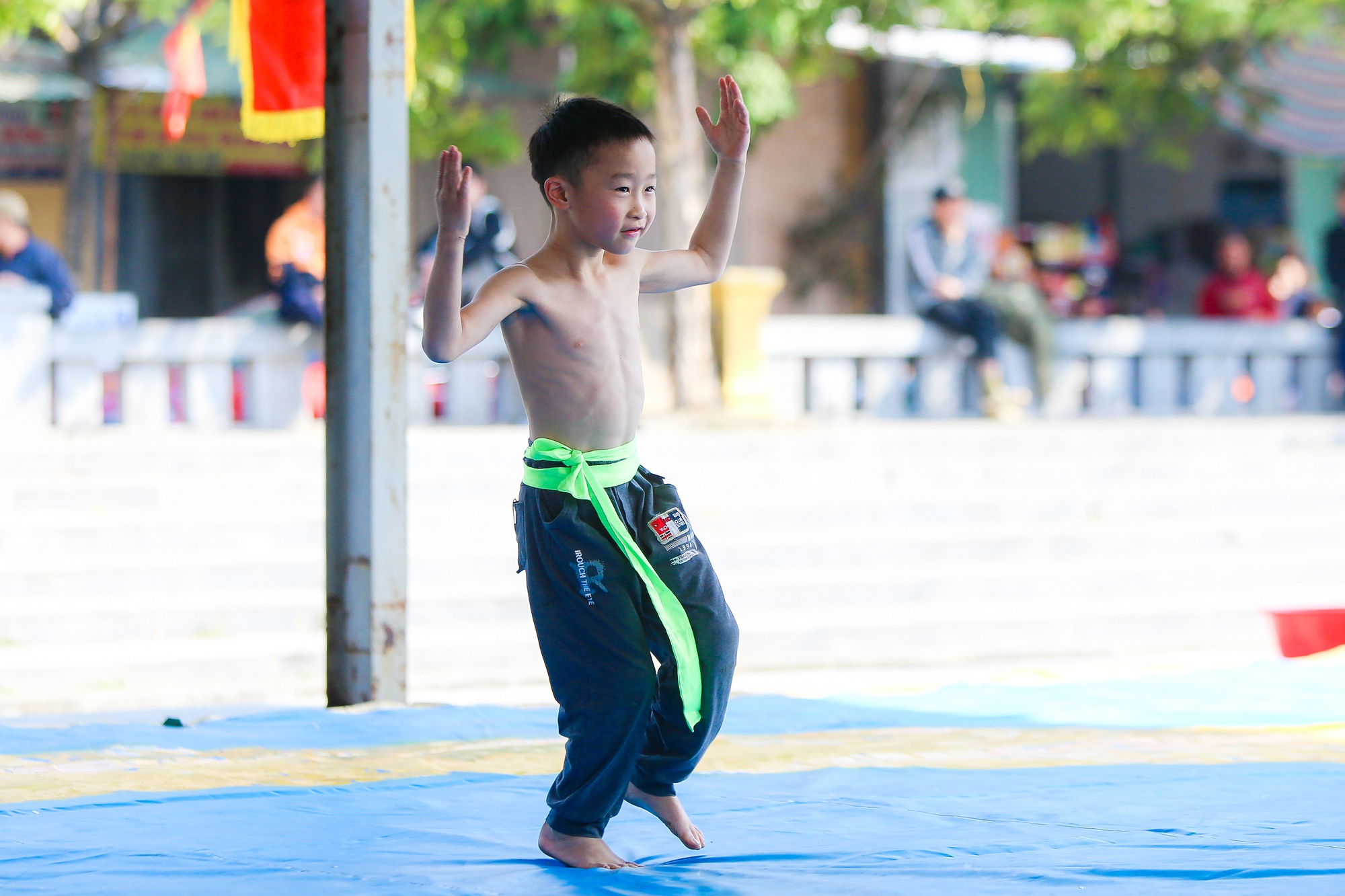 Tận mắt thấy gi&agrave; trẻ tranh t&agrave;i tại hội vật l&agrave;ng B&ugrave;ng năm Qu&yacute; M&atilde;o - Ảnh 10.