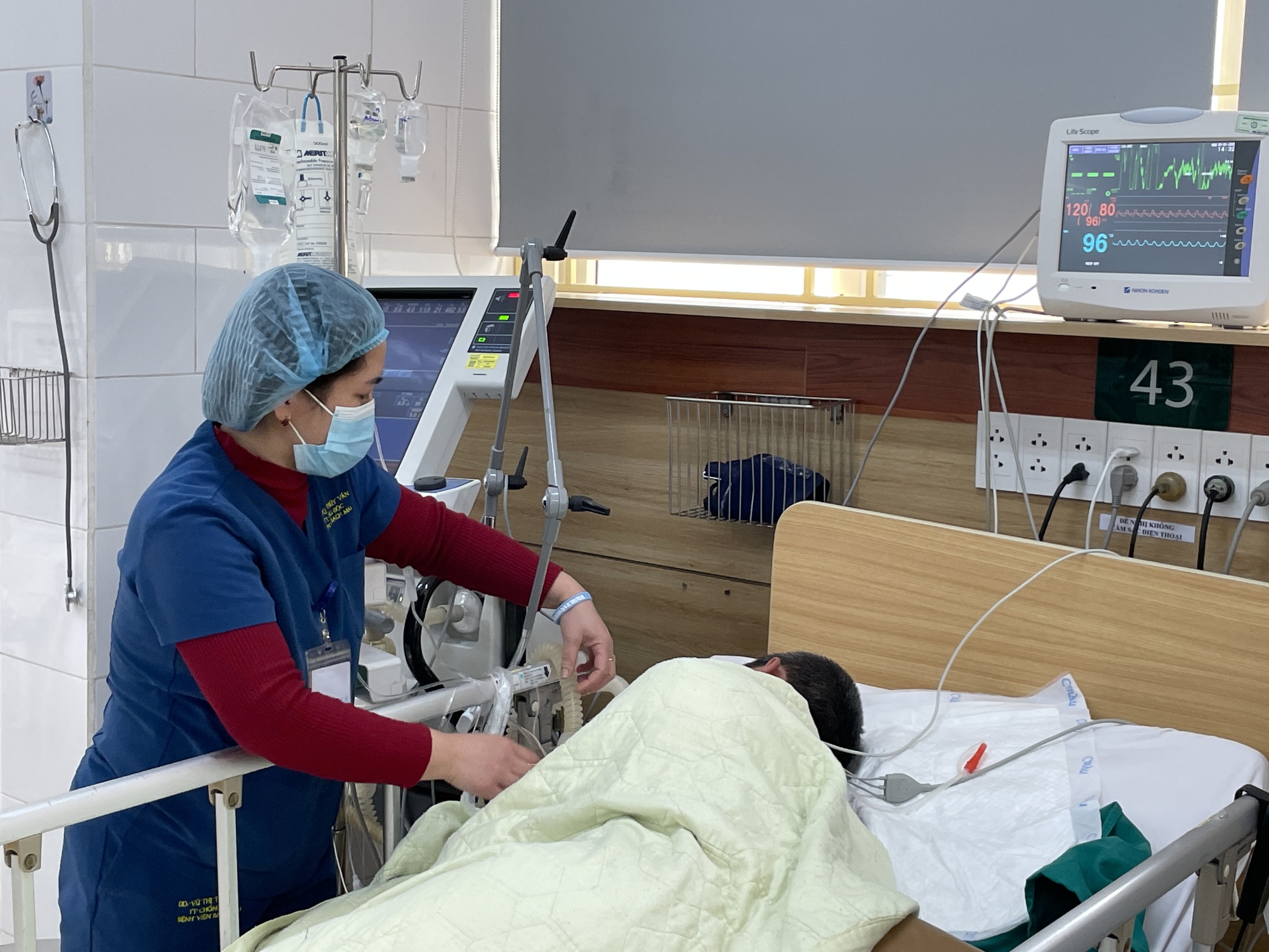 Nam thanh ni&ecirc;n tổn thương n&atilde;o, suy thận cấp sau khi uống rượu - Ảnh 2.
