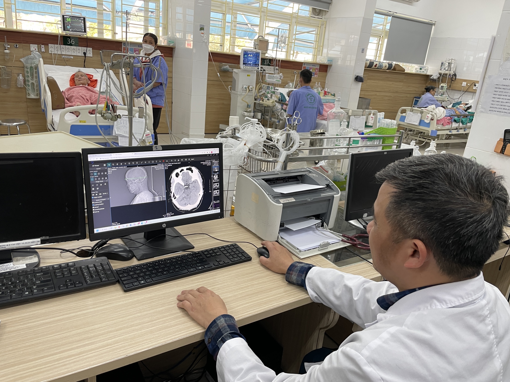Nam thanh ni&ecirc;n tổn thương n&atilde;o, suy thận cấp sau khi uống rượu - Ảnh 1.