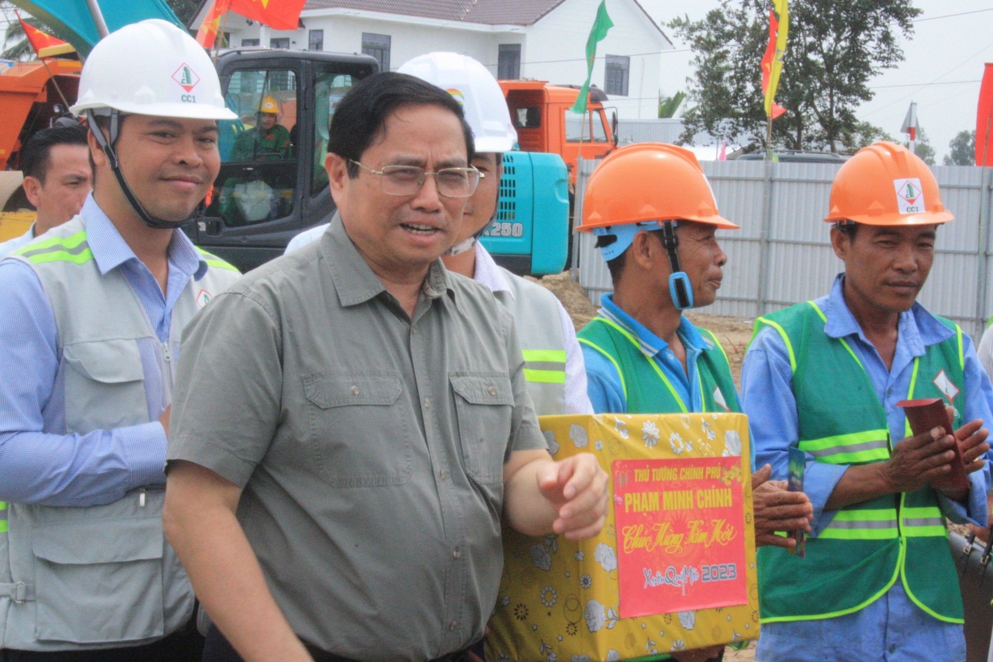Thủ tướng kiểm tra, đ&ocirc;n đốc dự &aacute;n cao tốc qua 5 tỉnh, th&agrave;nh ĐBSCL - Ảnh 3.