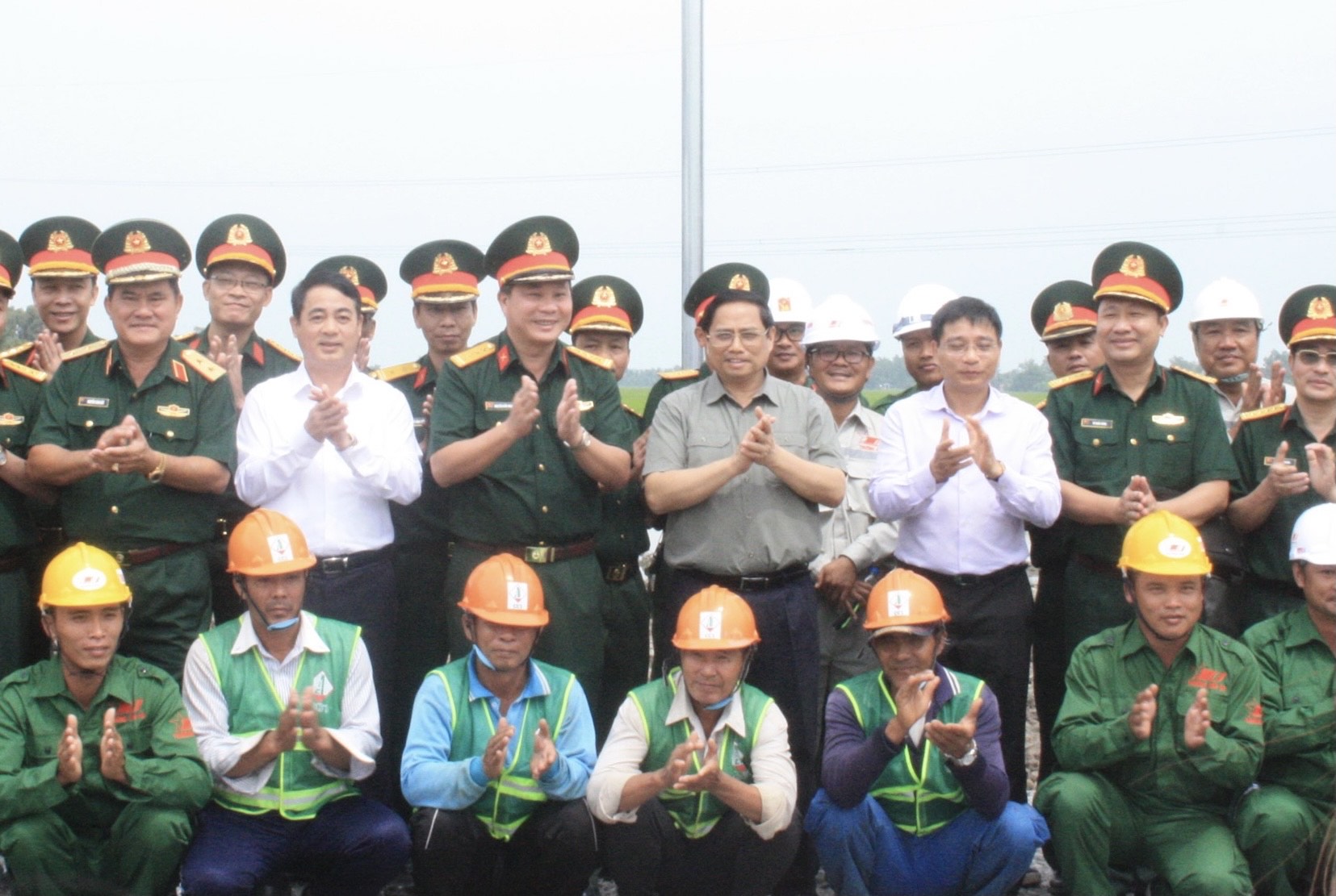 Thủ tướng kiểm tra, đ&ocirc;n đốc dự &aacute;n cao tốc qua 5 tỉnh, th&agrave;nh ĐBSCL - Ảnh 5.