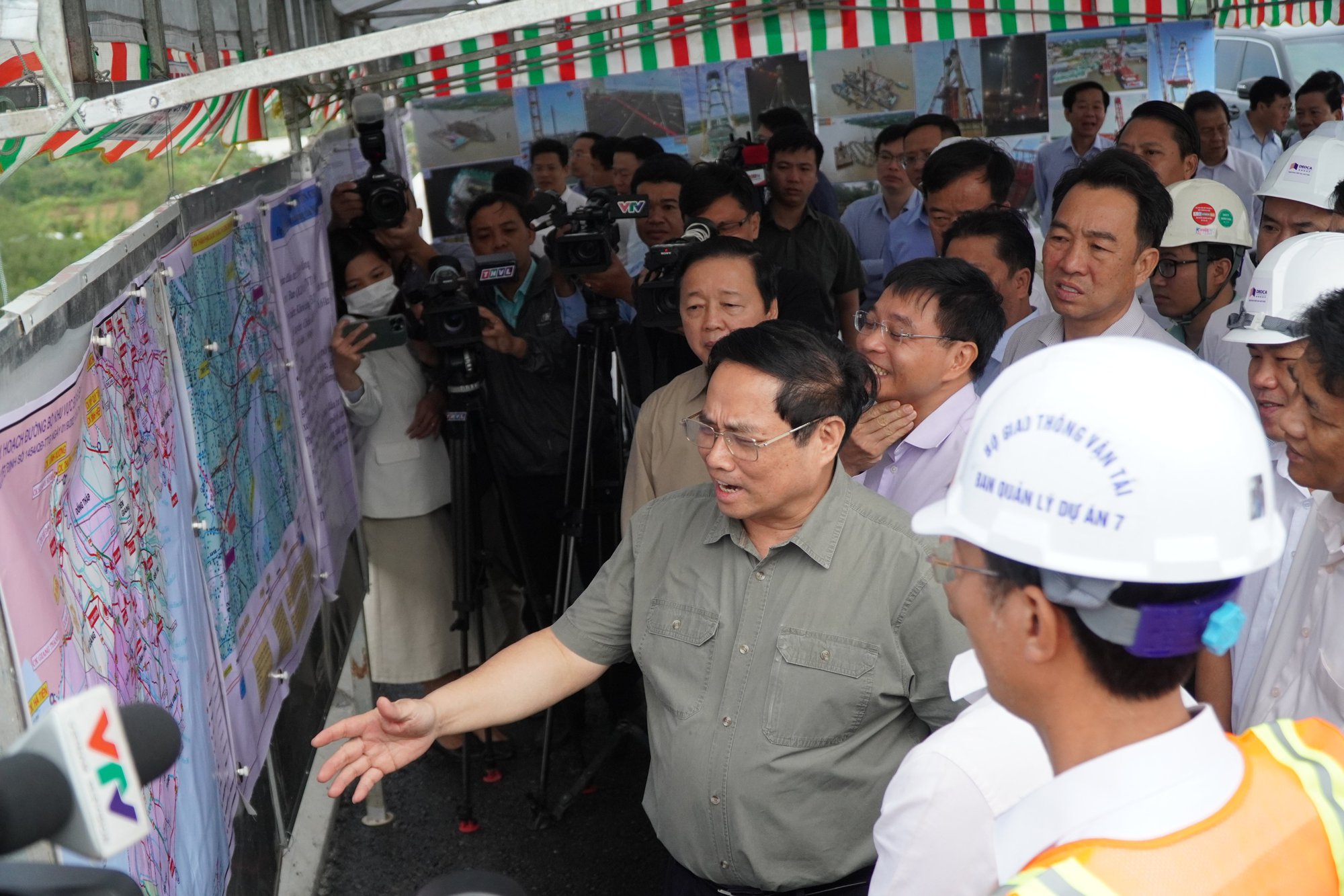 Thủ tướng kiểm tra dự &aacute;n cầu Mỹ Thuận 2  - Ảnh 1.