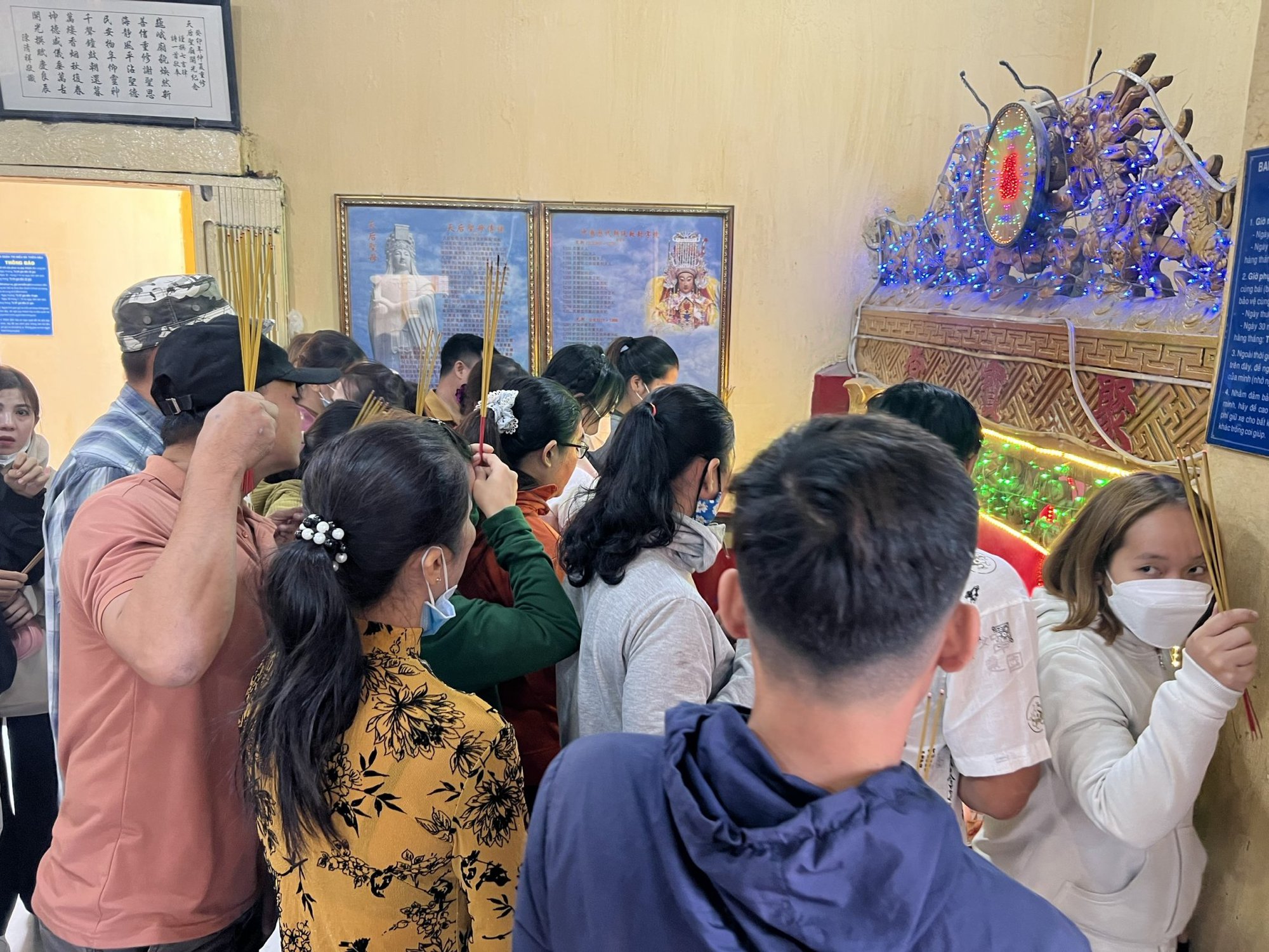 B&igrave;nh Dương: Ch&ugrave;a B&agrave; Thi&ecirc;n Hậu &iacute;t kh&aacute;ch đến viếng - Ảnh 2.