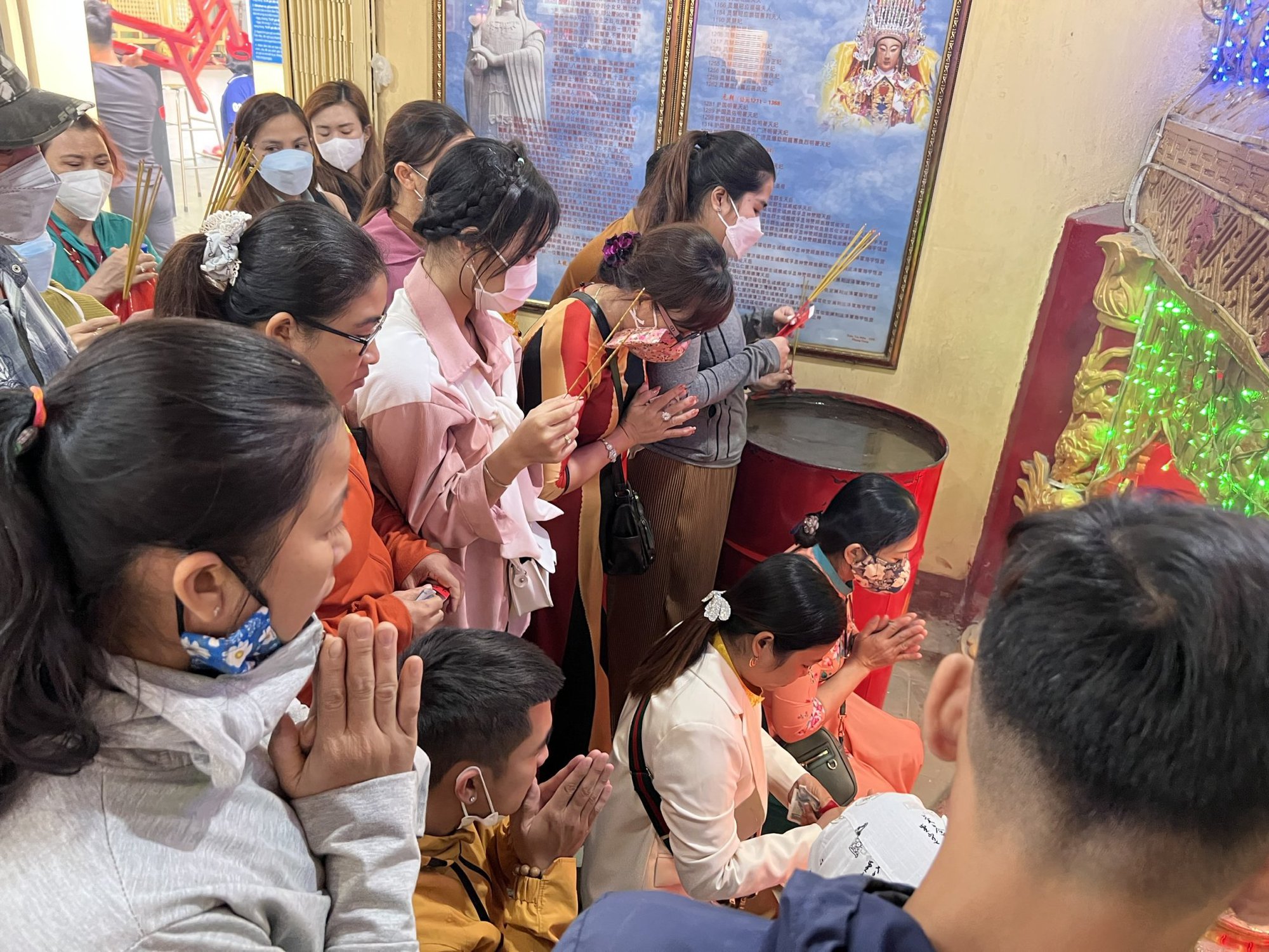 B&igrave;nh Dương: Ch&ugrave;a B&agrave; Thi&ecirc;n Hậu &iacute;t kh&aacute;ch đến viếng - Ảnh 3.